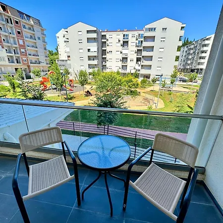 Modern With Parking Apartment Podgorica